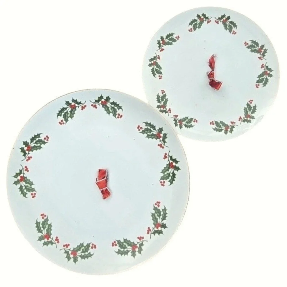 Vintage Made in Japan Holly and Berries‎ Christmas Plates Set of 2 Gold Trim
